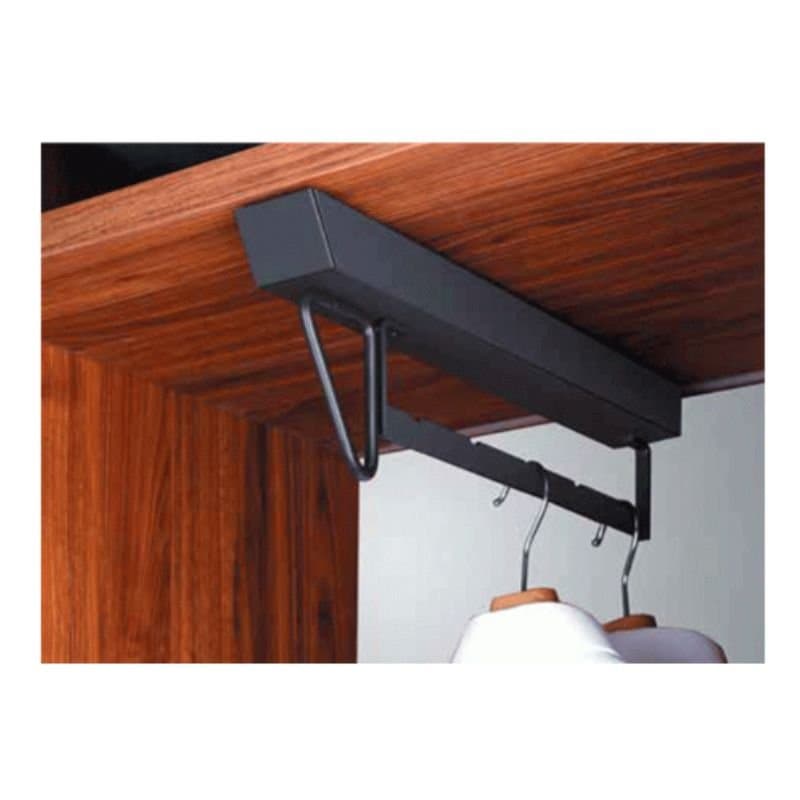 מתקן נשלף לתליית קולבים, חיבור עליון